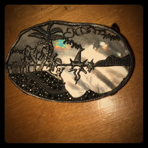 Vintage Mother of Pearl Brooch - Picture 3 of 10